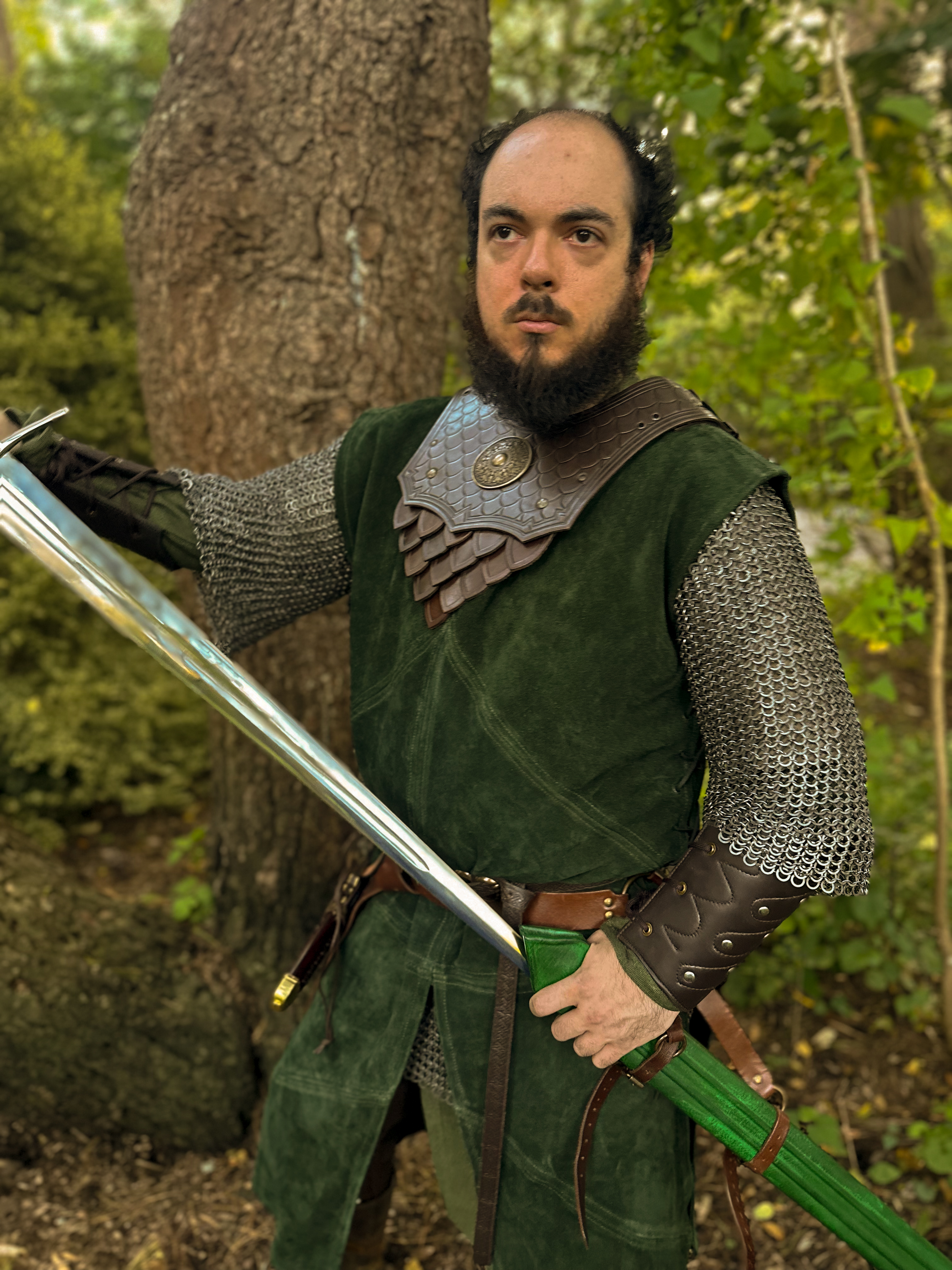 Beren sheaths his swords